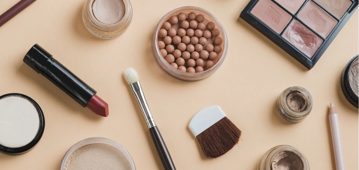 Jak mądrze kupować kosmetyki i unikać drogich błędów?