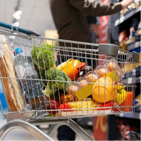 Koszyk zakupowy Polaków: co ląduje w naszych koszykach?